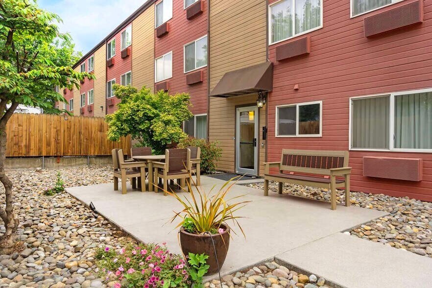 More Photos Of 1614 N 1st St, Yakima Hotel For Sale