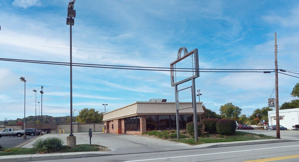 Primary Photo Of 3164 Leechburg Rd, New Kensington Freestanding For Sale