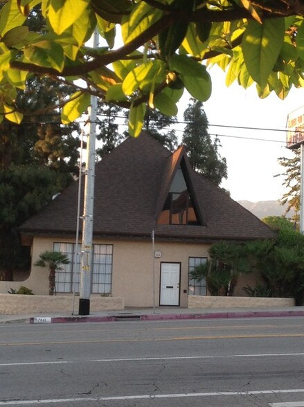 More Photos Of 7841 Foothill Blvd, Sunland Storefront Retail Residential For Lease