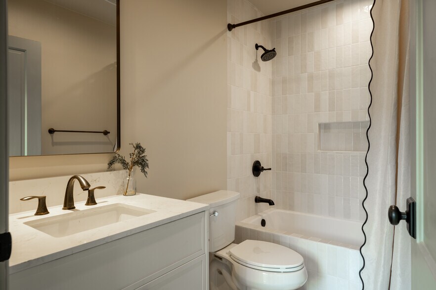 More Photos Of 1434 McDuff St, Los Angeles Apartments For Sale
