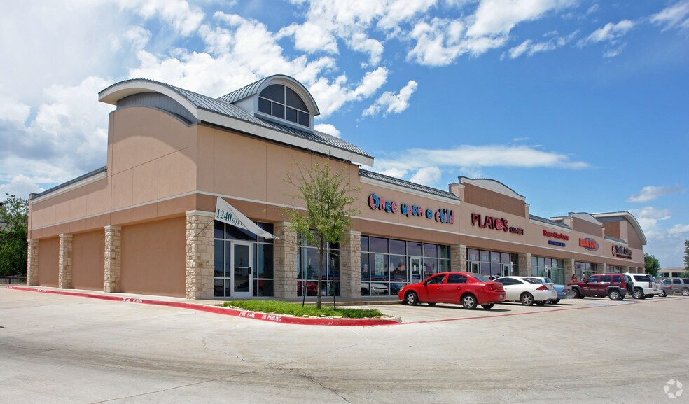 More Photos Of 4625 Donnelly Ave, Fort Worth Unknown For Lease