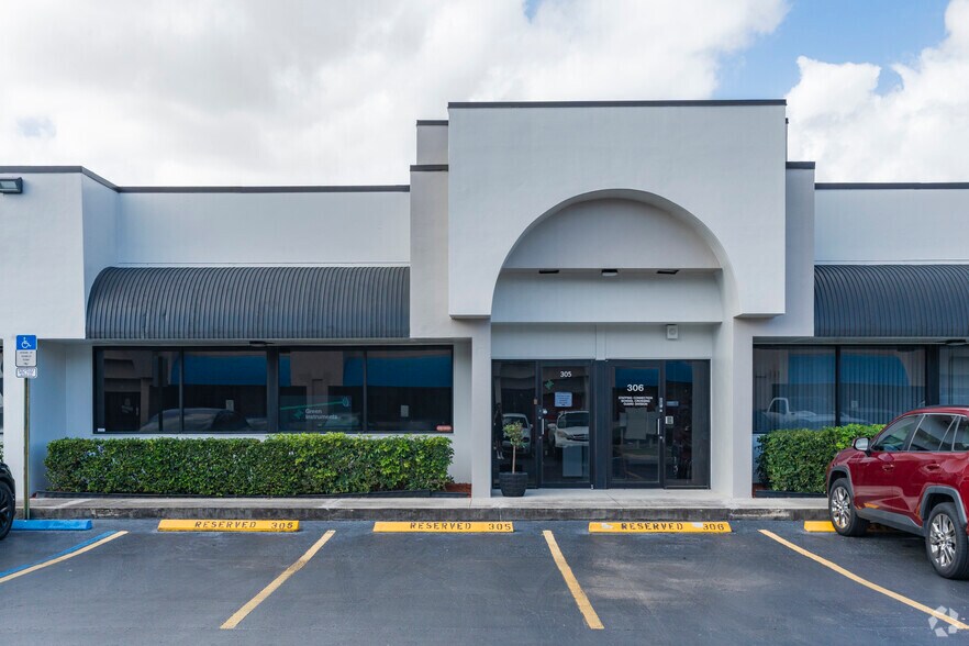 More Photos Of 6555 N Powerline Rd, Fort Lauderdale Light Manufacturing For Lease