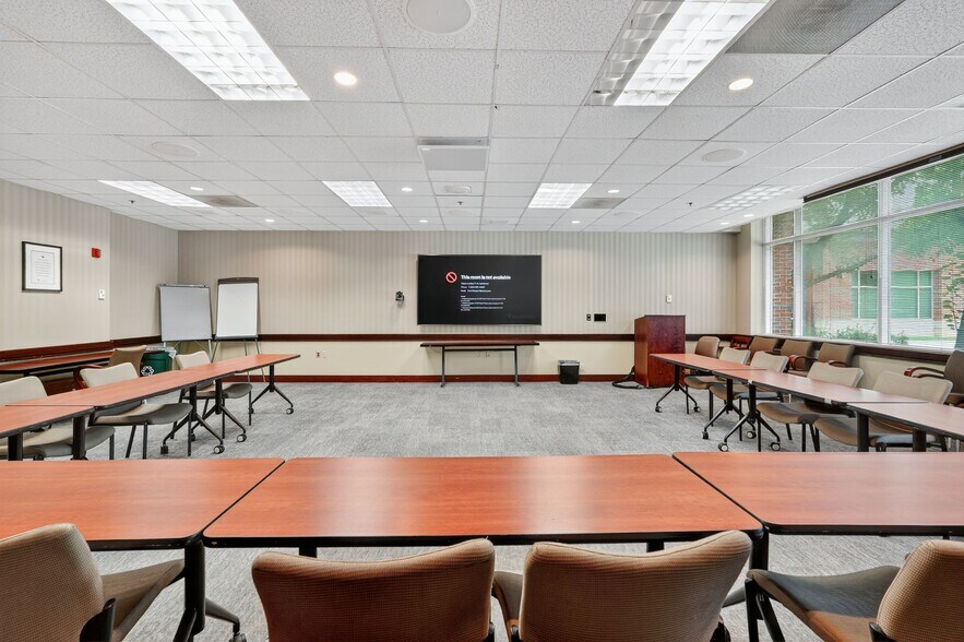 More Photos Of 8220 Meadowbridge Rd, Mechanicsville Medical For Lease