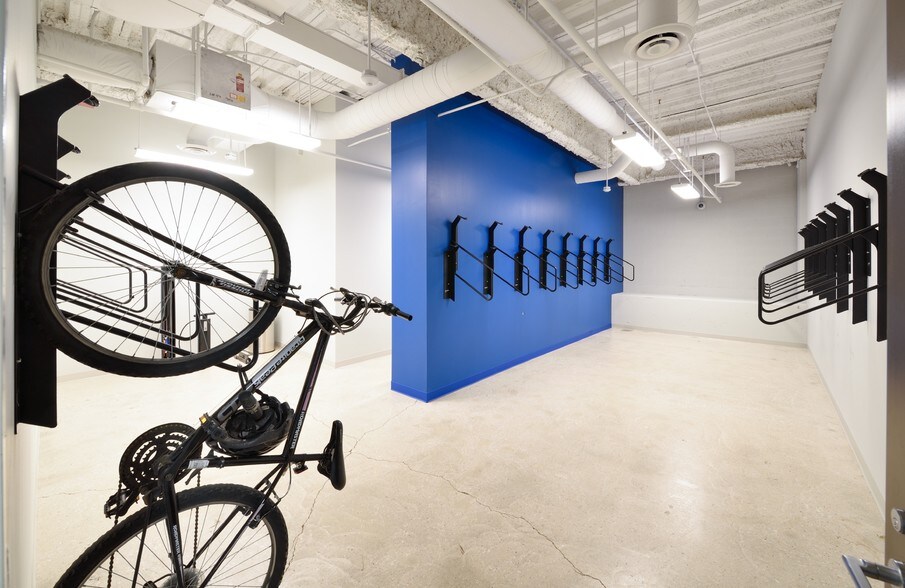 More Photos Of 200 W Adams St, Chicago Office For Lease