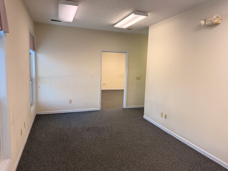 More Photos Of 106 Diagnostic Dr, Frankfort Medical For Lease