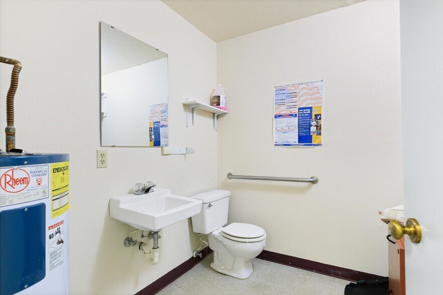 More Photos Of 5589 Harbor Road Rd, Freeland Office Residential For Sale