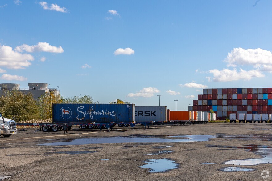 More Photos Of 921 Delancy St, Newark Land For Sale