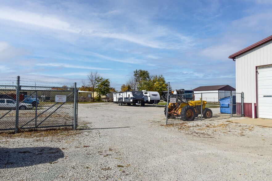 More Photos Of 1311 N Division St, Pontiac Warehouse For Lease