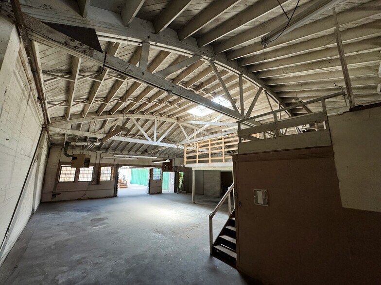 More Photos Of 1117 E Redondo Blvd, Inglewood General Retail For Sale