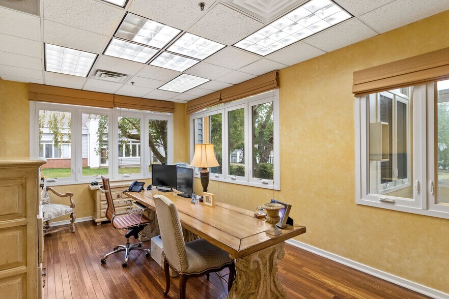 More Photos Of 400-415 Executive Dr, Langhorne Medical For Lease