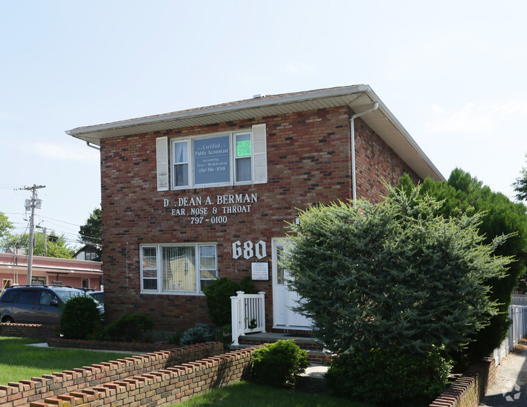 Primary Photo Of 680 Broadway, Massapequa Medical For Lease