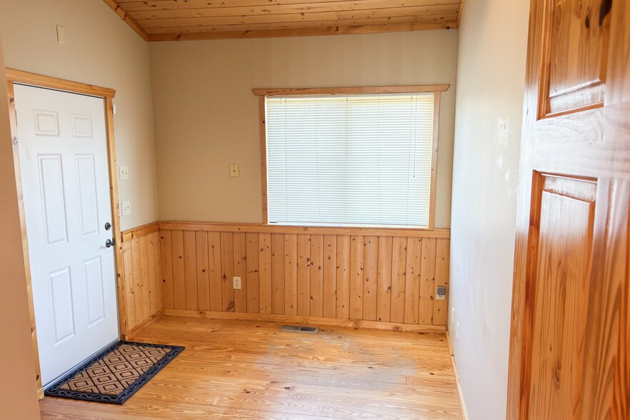 More Photos Of 338 NW 85th St, Seattle Office For Sale