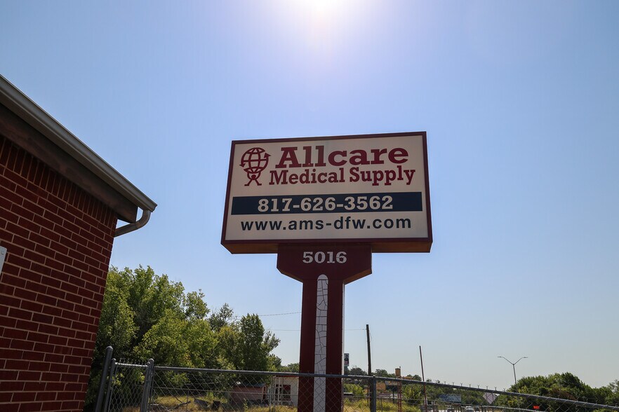 More Photos Of 5016 Jacksboro Hwy, Fort Worth Freestanding For Sale