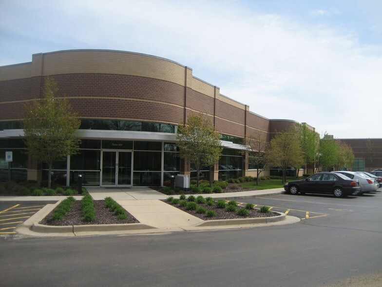 More Photos Of 13100 W Lisbon Rd, Brookfield Showroom For Lease