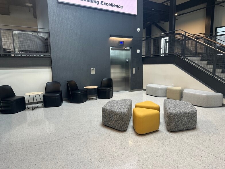 More Photos Of 5522 26th Ave, Kenosha Loft Creative Space For Lease