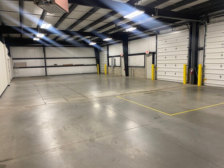 More Photos Of 8205 Estates Pky, Plain City Warehouse For Lease