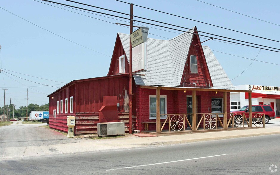 More Photos Of 805 S Green Ave, Purcell Restaurant For Sale