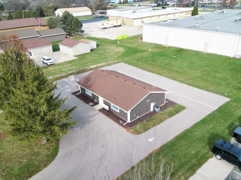 Primary Photo Of 1609 Plainfield Ave, Janesville Storefront Retail Office For Lease