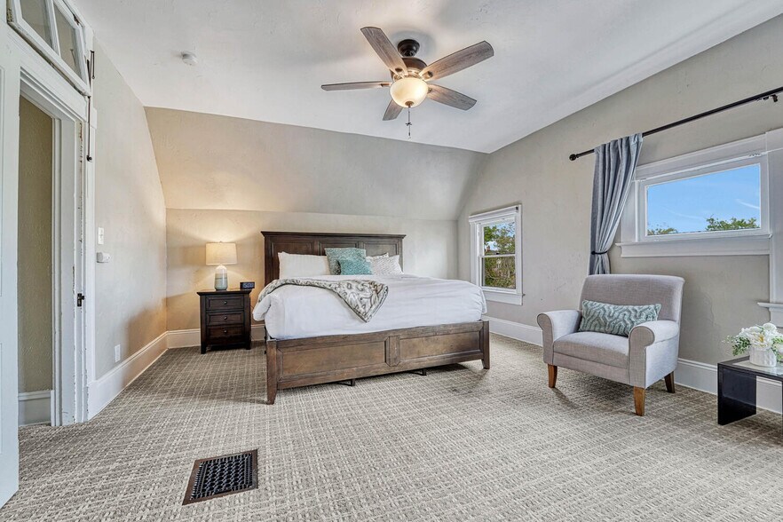 More Photos Of 6 Boulder Crescent St, Colorado Springs Hotel For Sale