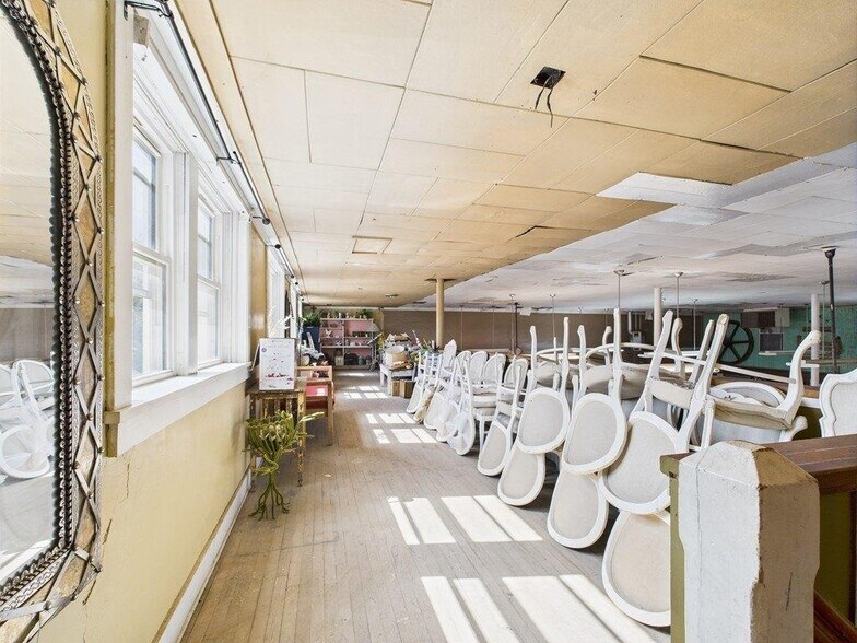 More Photos Of 236 S Oak St, Pecos Storefront For Sale