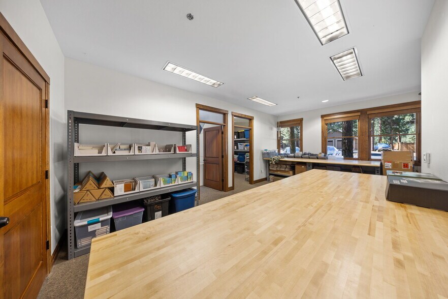 More Photos Of 750 Buckaroo Trl, Sisters Office For Sale