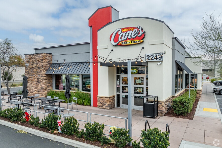 More Photos Of 2115 N Tustin St, Orange Freestanding For Lease