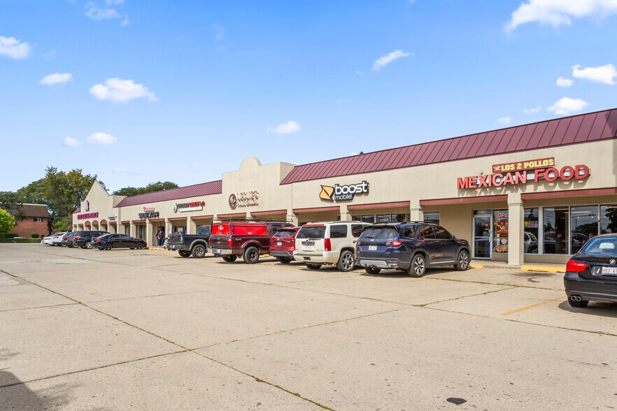 More Photos Of 2202-2230 W Algonquin Rd, Rolling Meadows General Retail For Sale