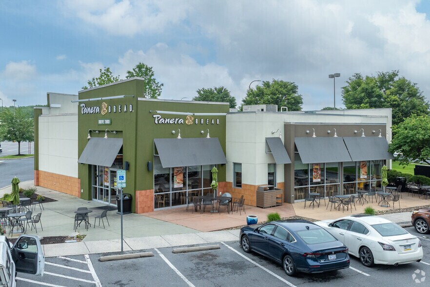 Primary Photo Of 979 Norland Ave, Chambersburg Restaurant For Sale