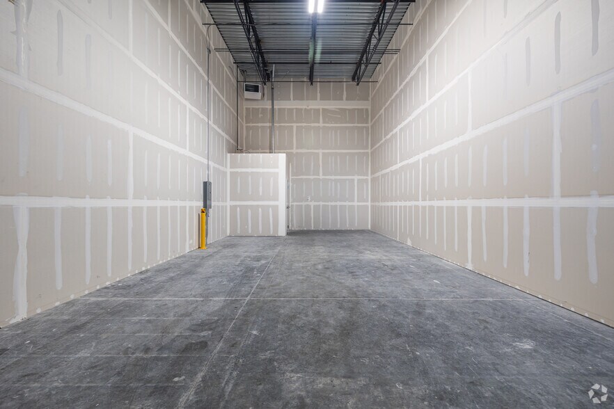 More Photos Of 5718 W 3500 South, West Valley Warehouse For Lease