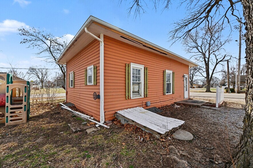 More Photos Of 308 Chestnut St, Silver Lake Apartments For Sale