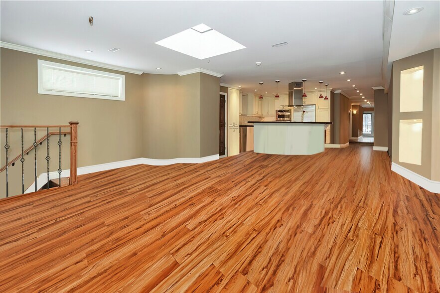 More Photos Of 453 Brant St, Burlington Storefront Retail Residential For Sale
