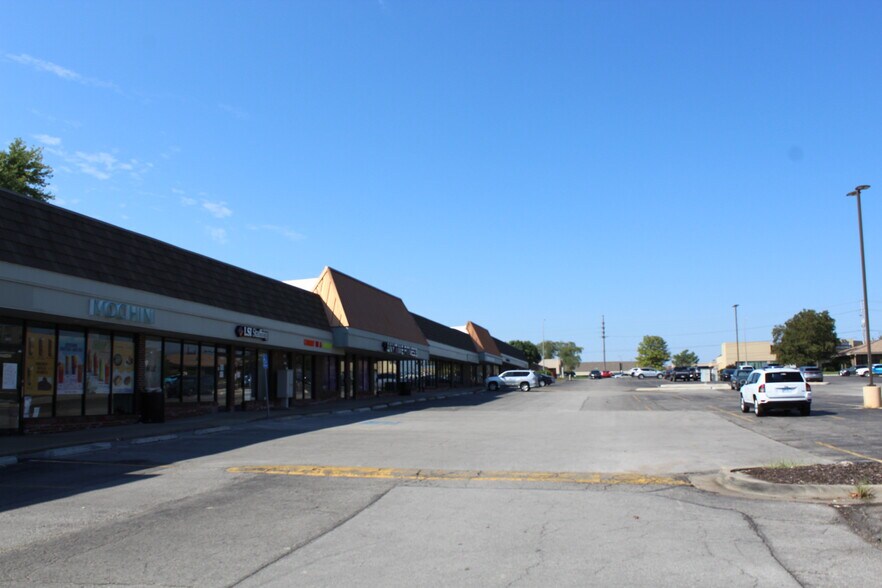 More Photos Of 1461-1505 E 151st St, Olathe Unknown For Lease