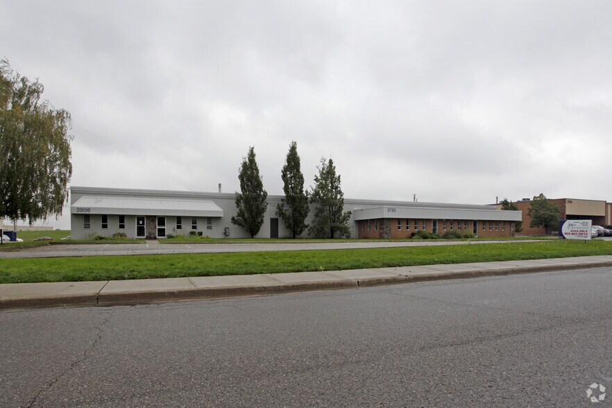 More Photos Of 2792-2806 Slough St, Mississauga Warehouse For Sale