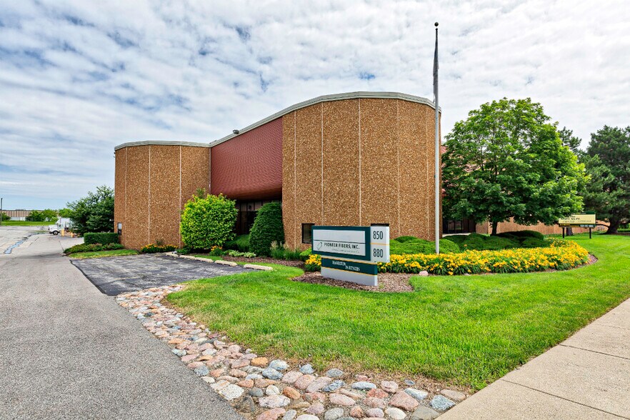 More Photos Of 850-880 Mark St, Elk Grove Village Warehouse For Lease