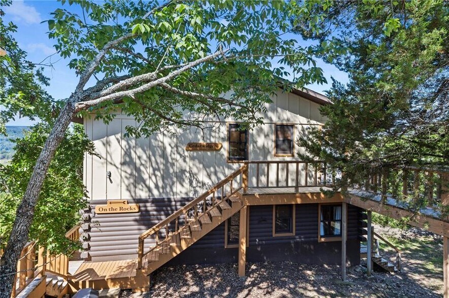 More Photos Of 755 County Road 210, Eureka Springs Hotel For Sale