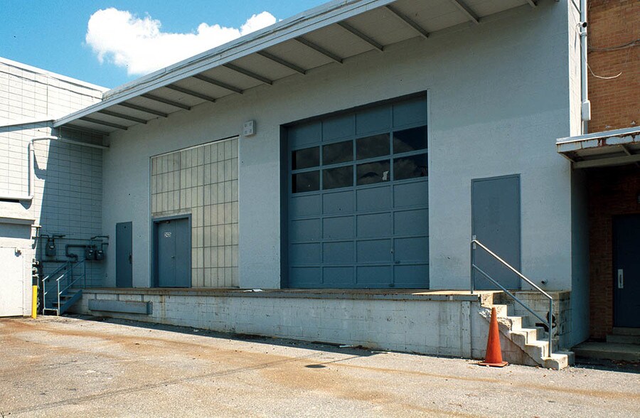 More Photos Of 2401-2465 Linden Ln, Silver Spring Flex For Lease