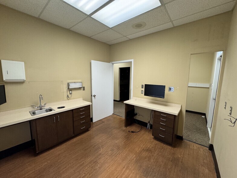 More Photos Of 133 Lamar St, Macon-Bibb Medical For Lease