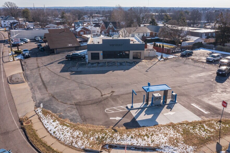 Primary Photo Of 9998 Gravois Rd, Saint Louis Freestanding For Lease