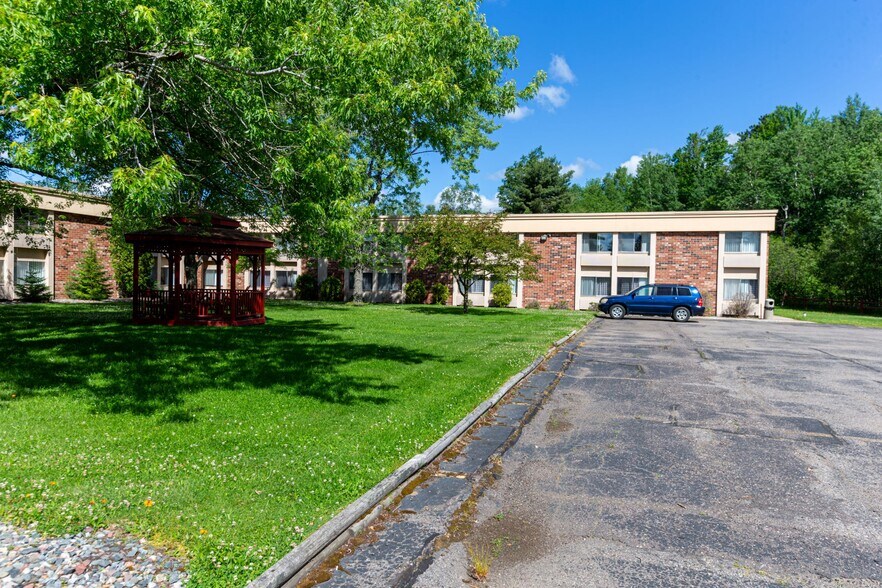 More Photos Of 668 W Kemp St, Rhinelander Hospitality For Sale