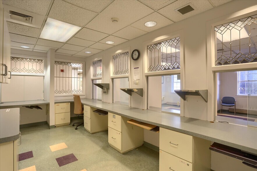 More Photos Of 1784 4th Ave, York Office For Sale