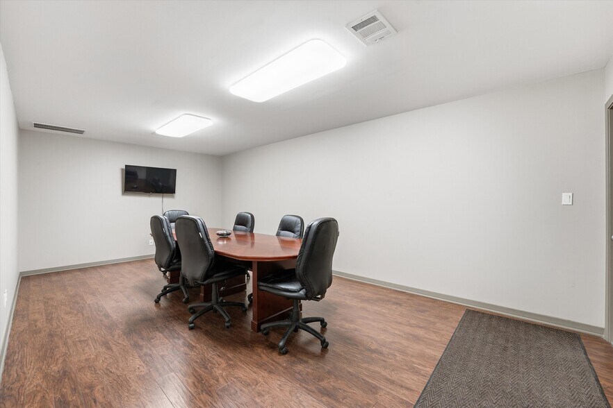 More Photos Of 14102 Pine Meadow Ln, Tomball Warehouse For Lease