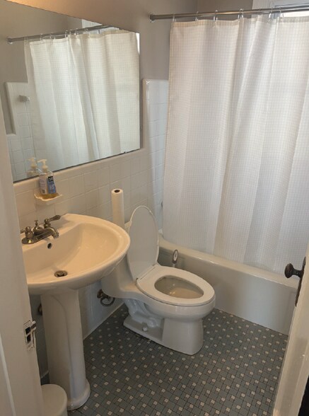More Photos Of 8135 Manchester Rd, Saint Louis Office Residential For Sale