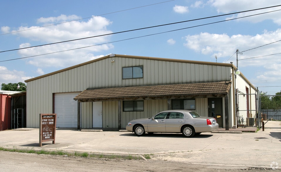 More Photos Of 3514 Copeland Dr, San Antonio Light Manufacturing For Sale