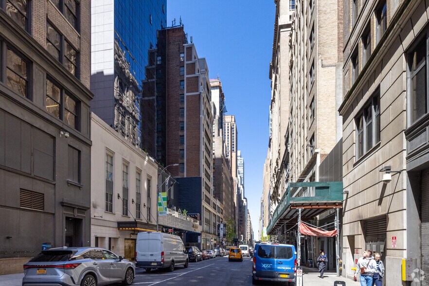 More Photos Of 32 W 39th St, New York Loft Creative Space For Lease