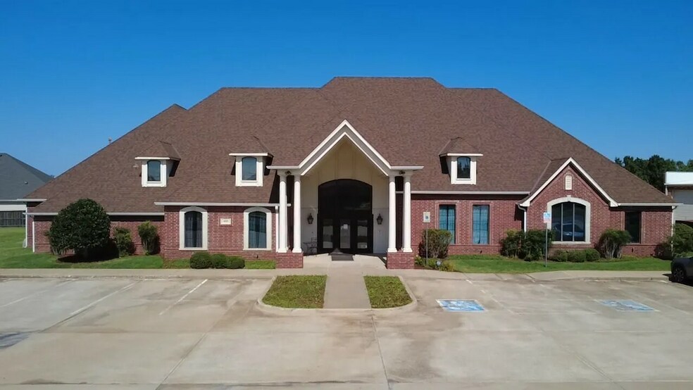 More Photos Of 1425 S Fretz Ave, Edmond Office For Sale