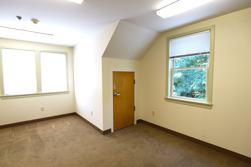 More Photos Of 15 Carlson Ln, Falmouth Office For Lease
