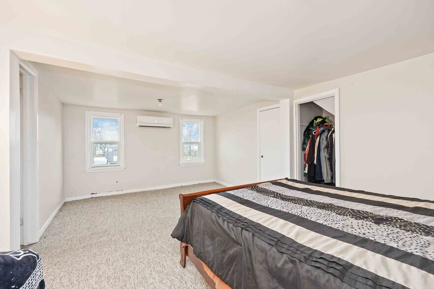 More Photos Of 607 St Clair St, Point Edward Flex For Sale