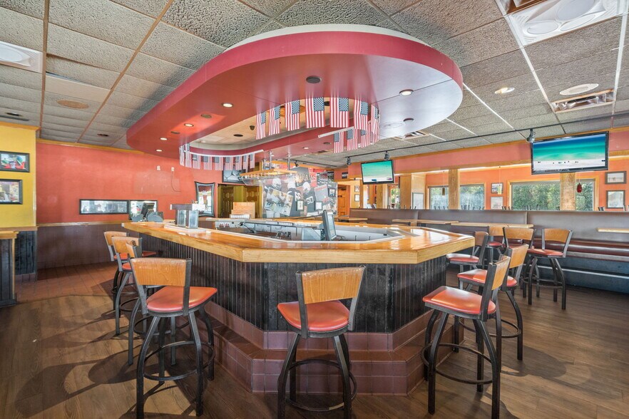 More Photos Of 10071 Hutchison Blvd, Panama City Beach Freestanding For Lease