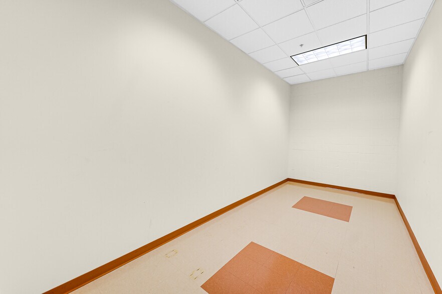 More Photos Of 721 E 112th St, Chicago Flex For Lease