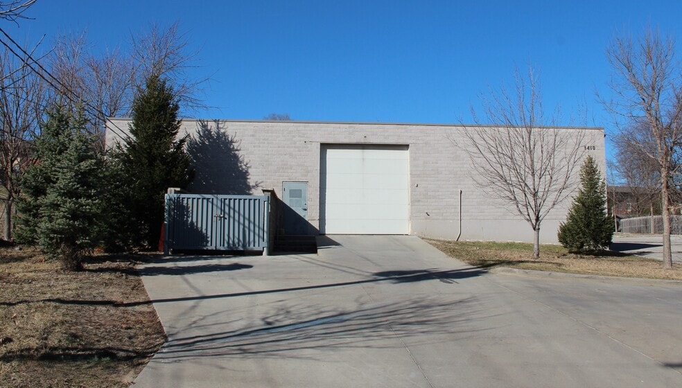 Primary Photo Of 1410 E Diehl Ave, Des Moines Warehouse For Sale